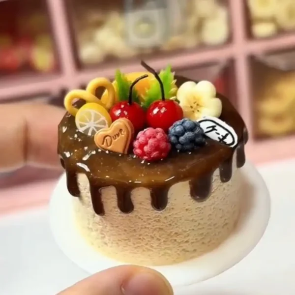 微信图片_20260926173952_95_717 Handcrafted Miniature Chocolate Dripping Cake